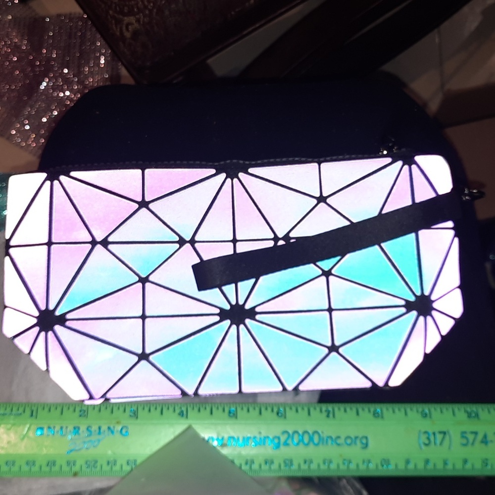 NIP AUTHENTIC GENUINE HALOGRAPHIC GEOMETRIC CLUTCH PURSE WRISTLET 👛